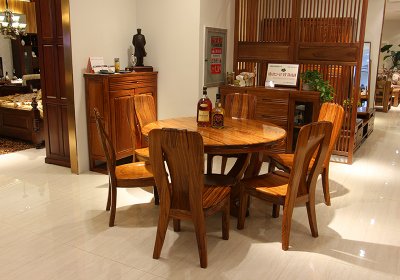 實(shí)木餐桌組合